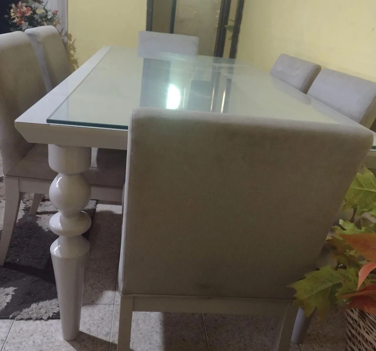 Mesa com 6 cadeira Sofisticada e elegante! Mediando( 1.90cm x 1.10cm) Cor cinza 