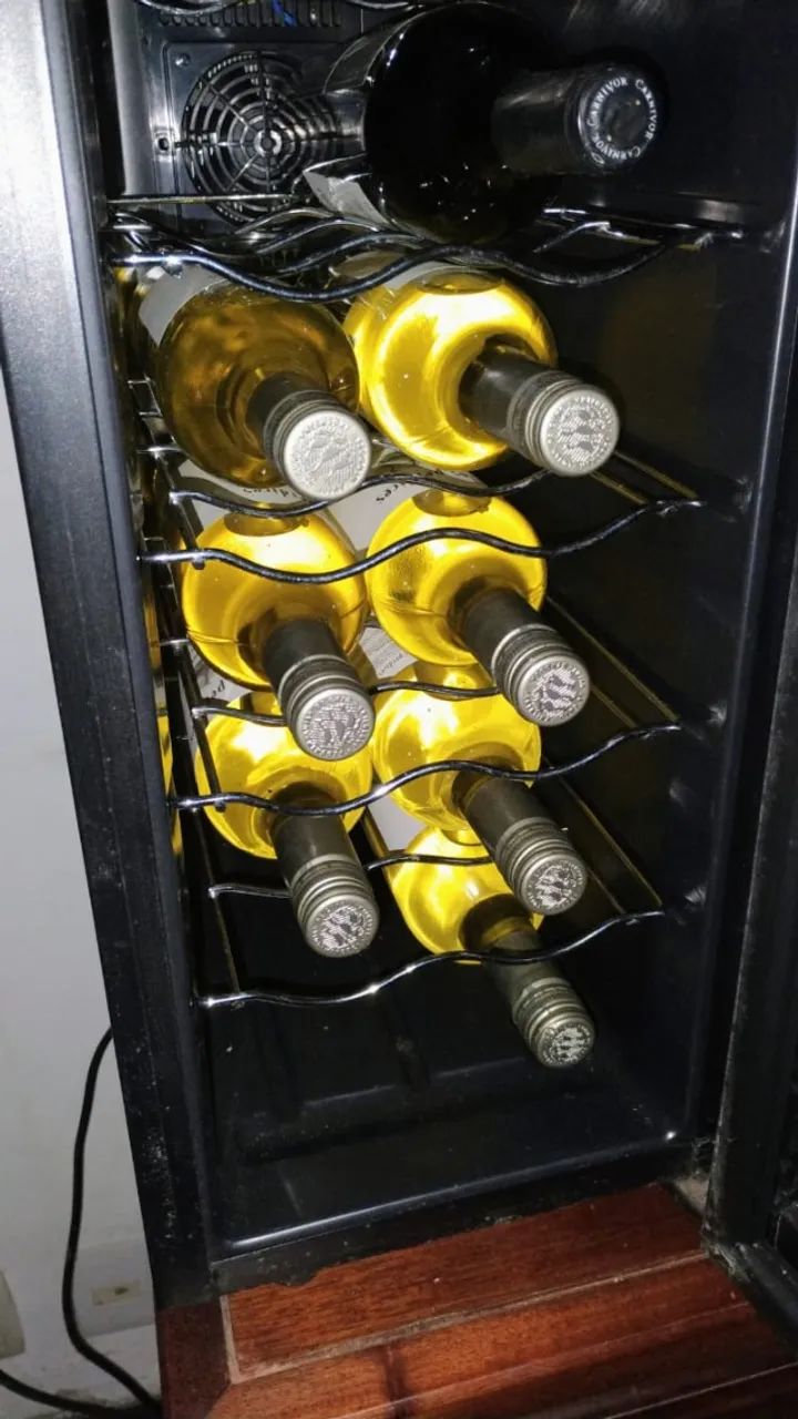 Adega Brastemp 12 Garrafas com painel touch preta - BZC12A