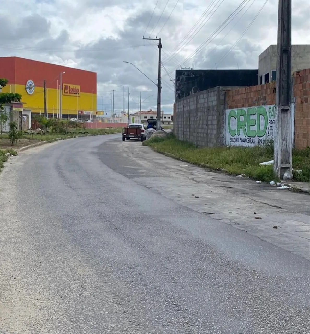 Vendo Terreno na avenida do Albano
