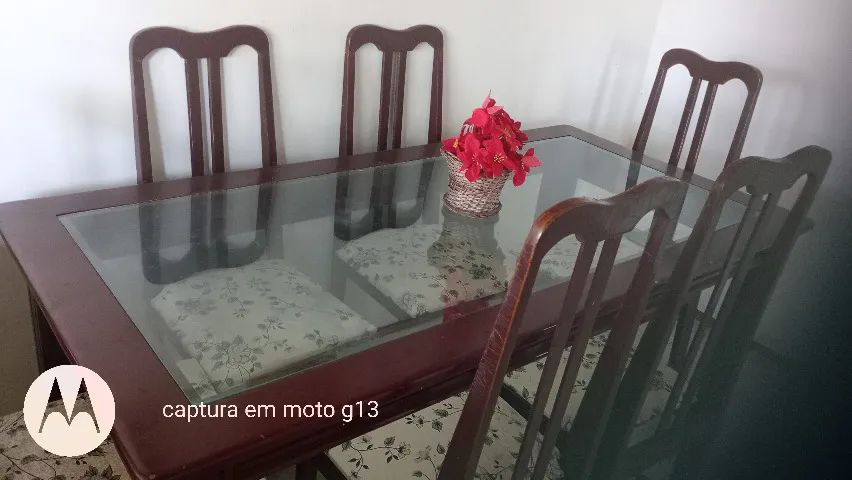 VD Mesa de madeira com tampo de vidro