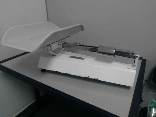 Balança mecânica pediátrica Welmy em Aço Branco 30 cm x 57 cm x 55 cm - Foto 2