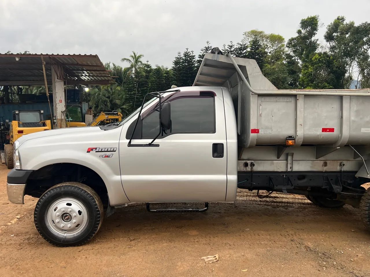 Caminhão Ford f4000 Caçamba 4x4 traçado - Foto 2