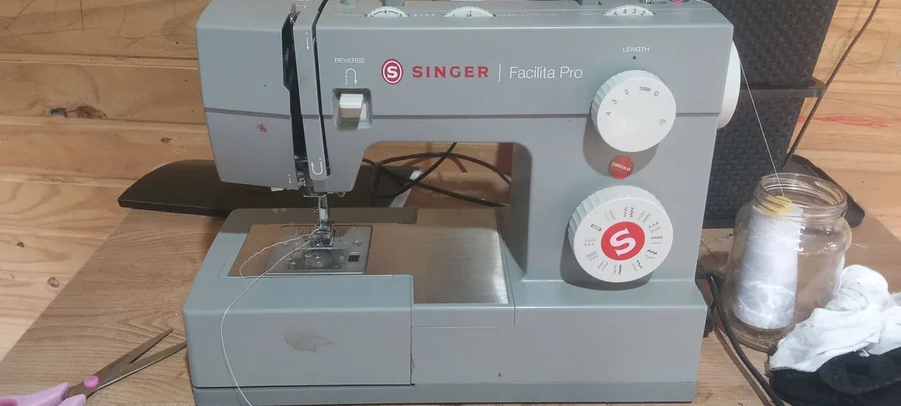 Máquina de costura Singer facilita pro 