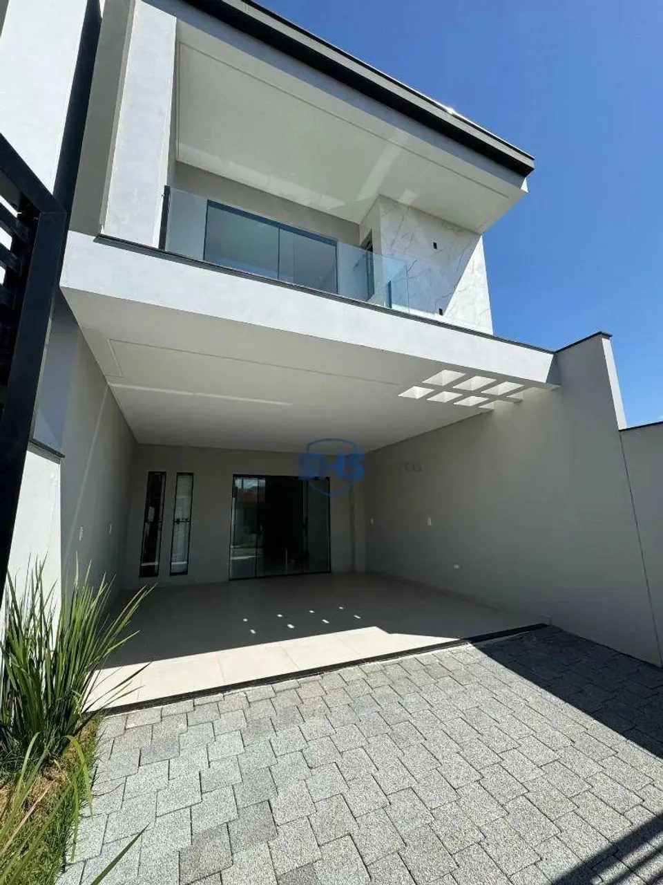 Sobrado com 3 suites em localização privilegiada no bairro Velha!