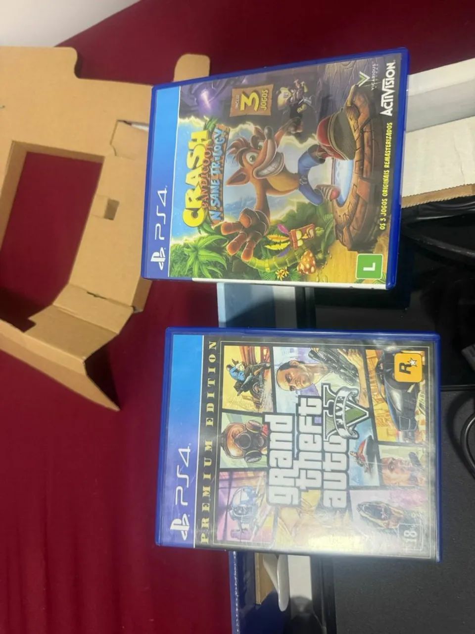 Playstation 4 - 500GB - 2 jogos - 2 controles - Foto 4