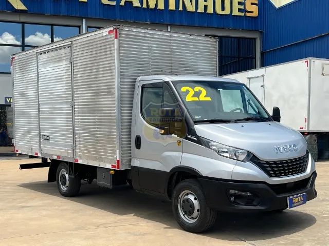 IVECO DEILY 35-150 ANO 2022 / BAÚ 4,5 M /  KM BAIXO - Foto 3