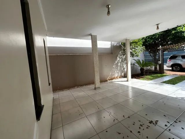 Casa Grande, com suíte e mais dois quartos, bem localizada - Foto 5