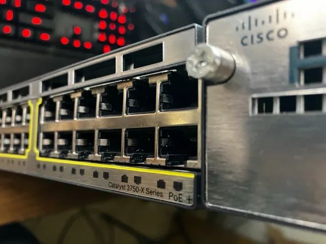 Switch Cisco PoE+ - C3750X 24portas Giga - Full Layer 3 - Foto 2