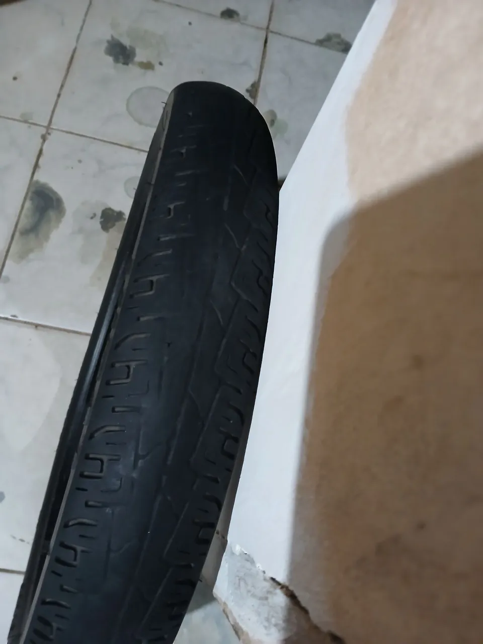 Pneu de moto titan 125 e 150 fan etc