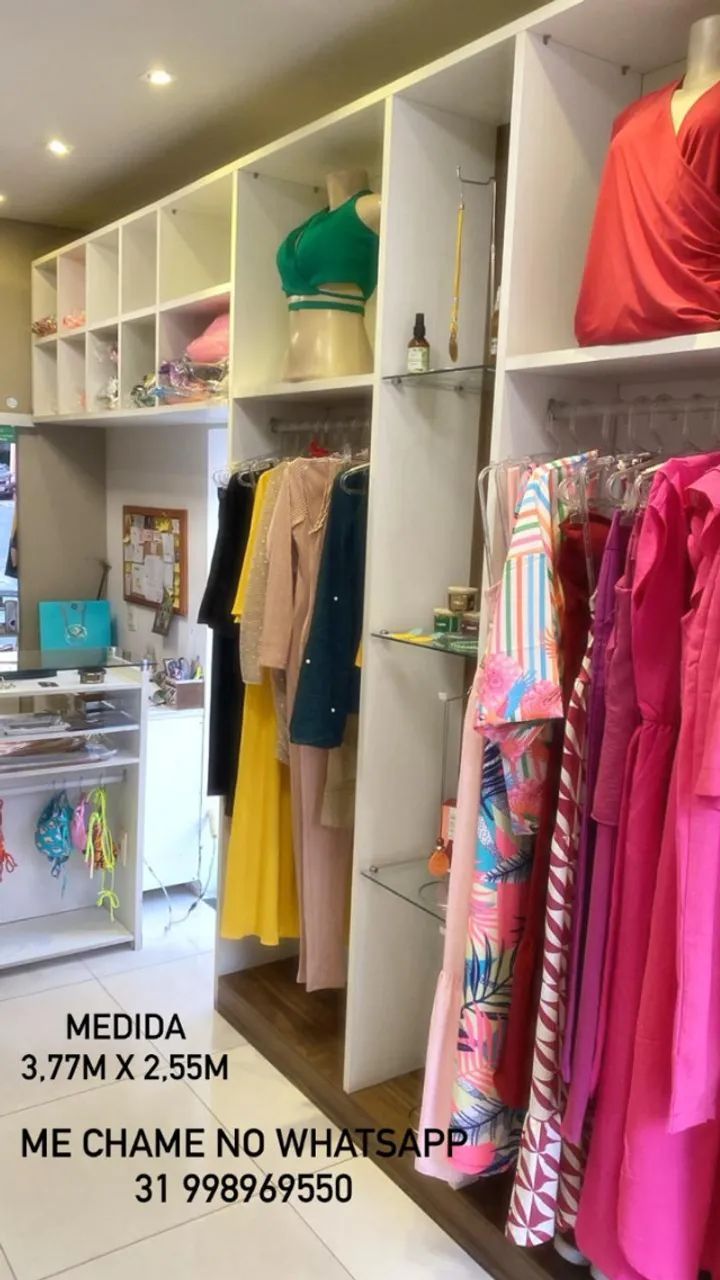 prateleira loja roupa