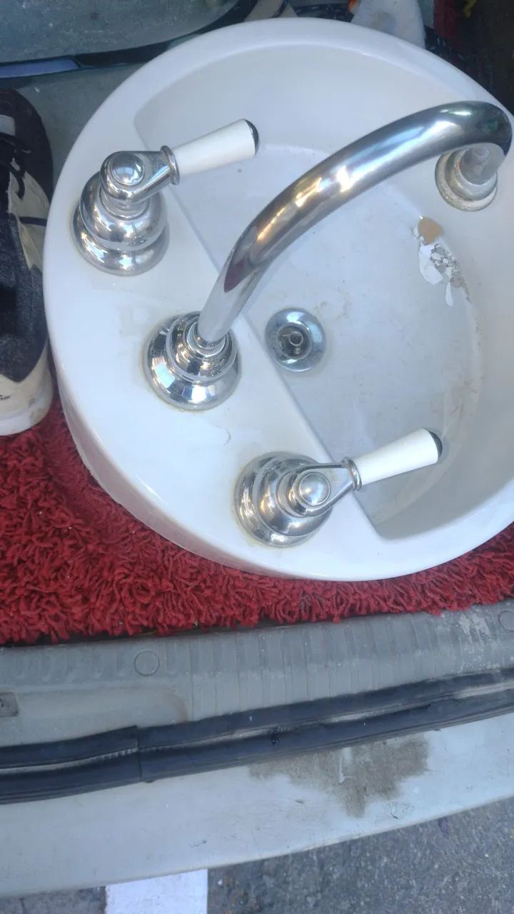 Cubas de pia redondas com torneiras - Foto 3