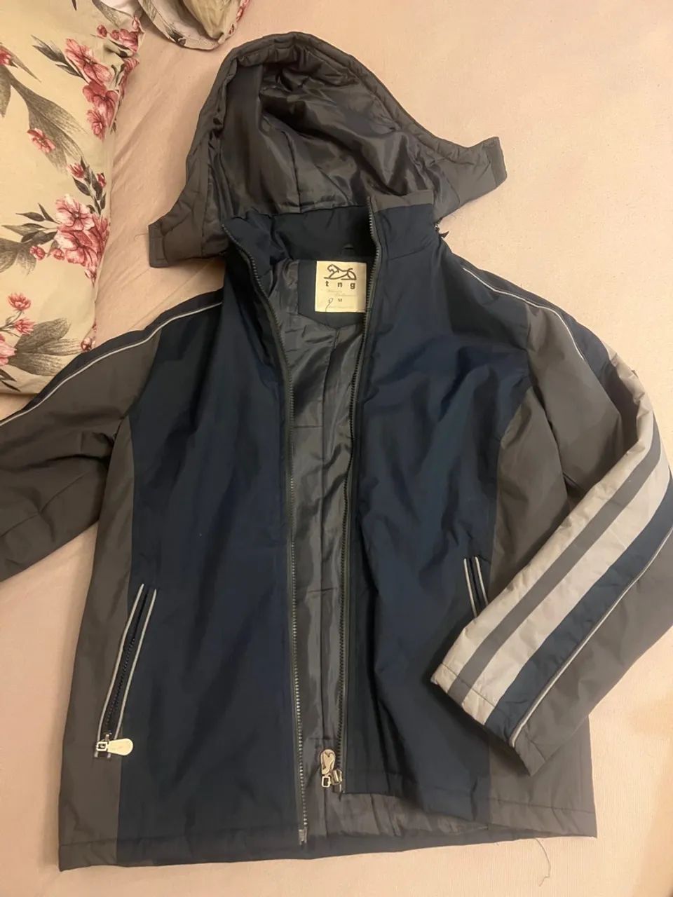 Jaqueta Tng Azul e Cinza com Capuz - Tamanho M