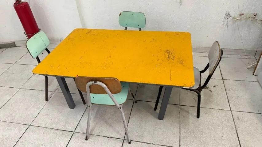mesa retangular para escolinha com 4 cadeiras - Foto 2