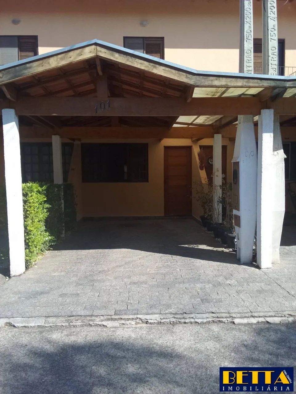 Casa em Condomínio