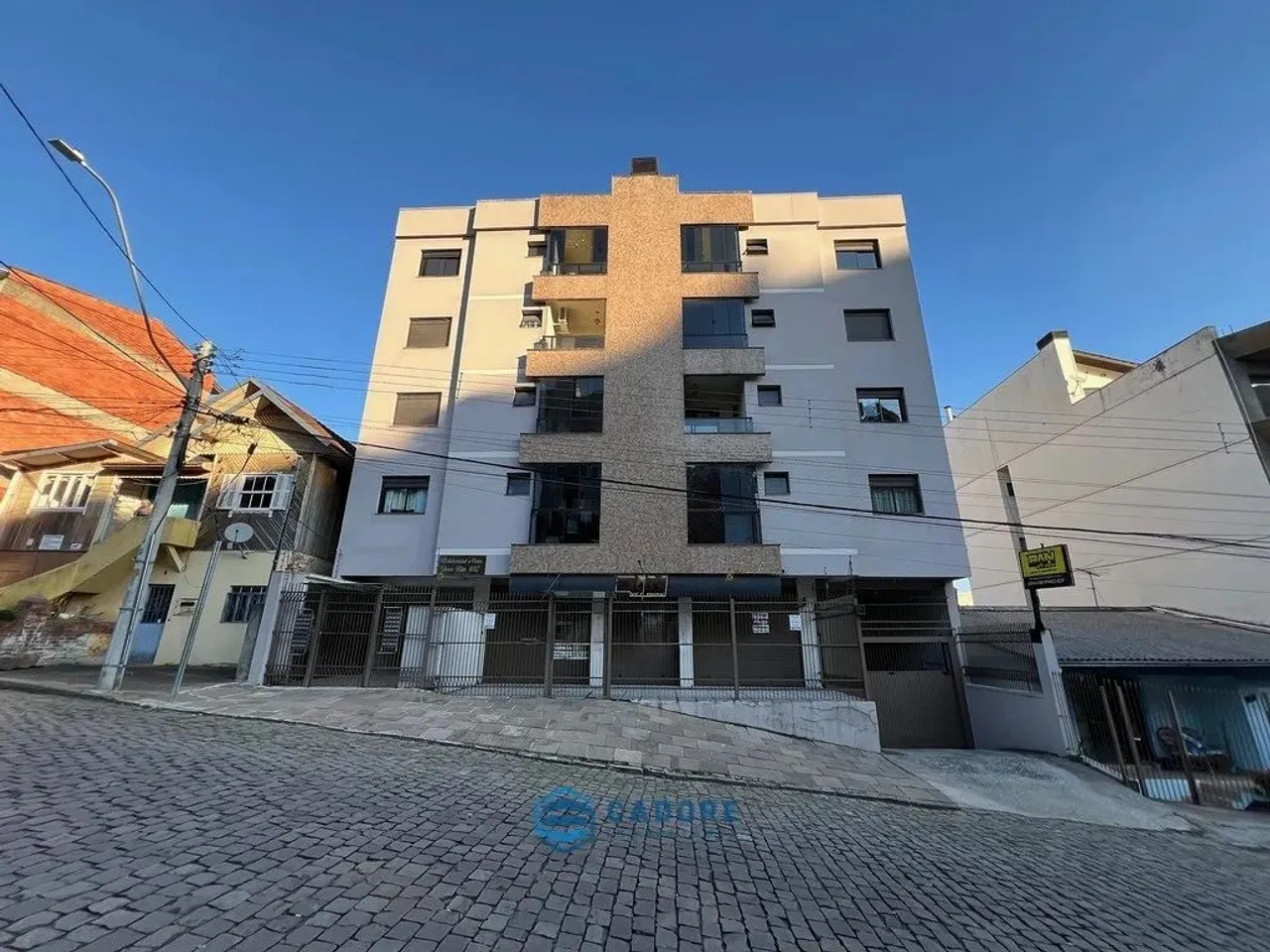 APARTAMENTO TRÊS DORMITORIOS NO BAIRRO EXPOSIÇÃO