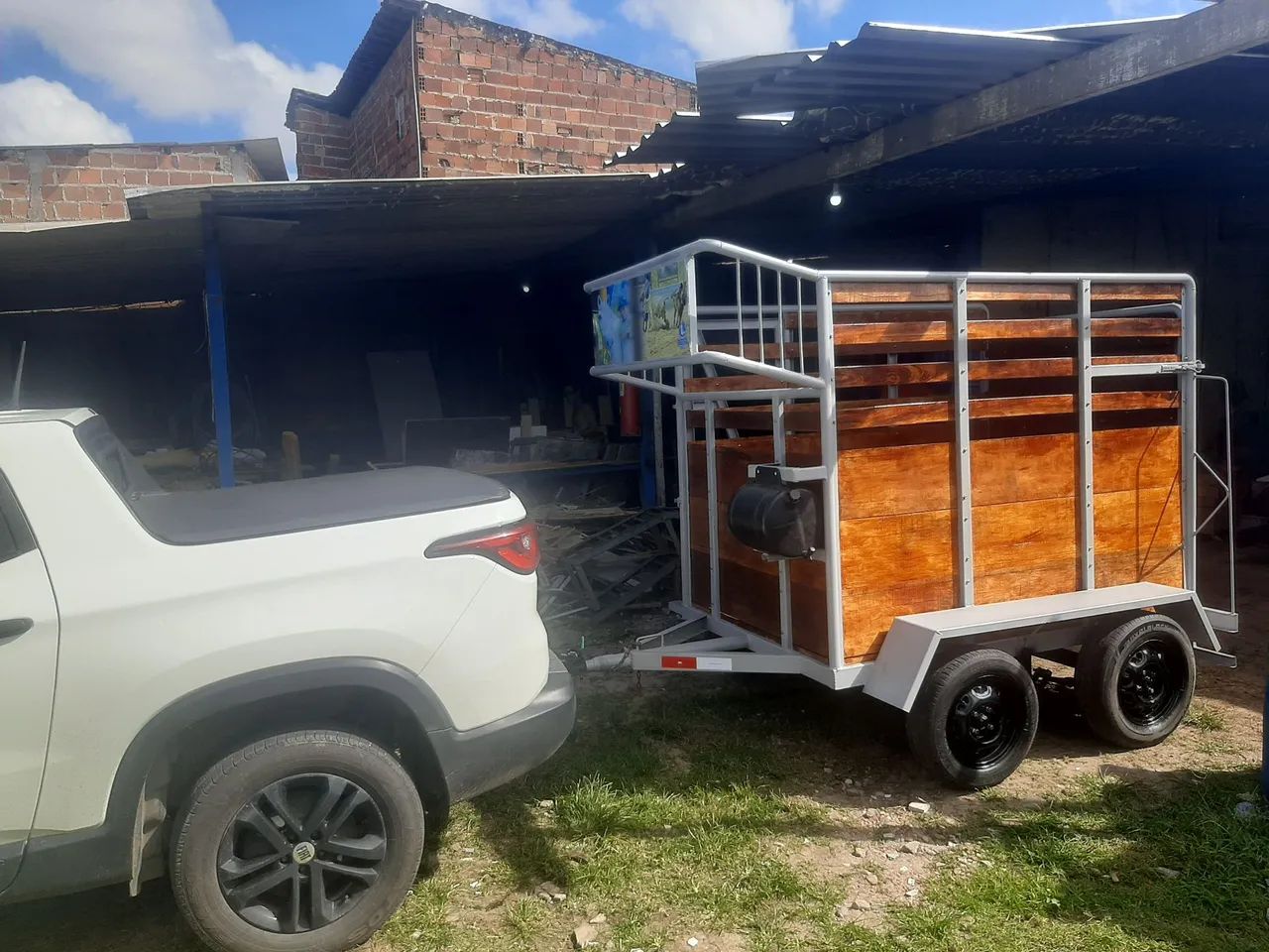 Venda de novos, Seminovos, engates, emplacamentos e serviços em geral!