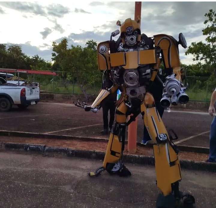 Bumblebee customizado - Robô Transformers