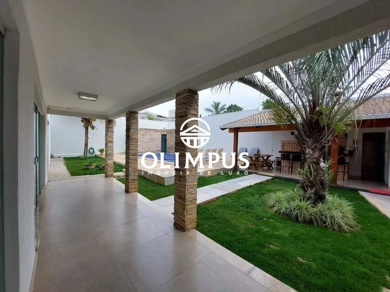 Belíssima casa de luxo em uma região nobre de Uberlândia.