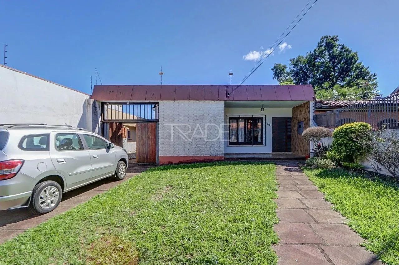 Casa com 03 dormitórios , bairro GLÓRIA - Porto Alegre / RS.