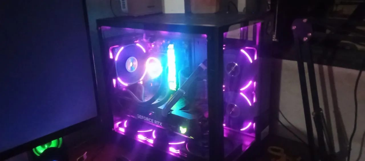 PC Gamer com iluminação RGB