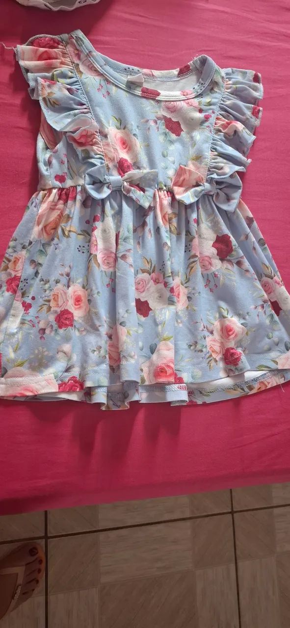 5 vestidos semi novos para bebê de 6 a 1 ano - Foto 4