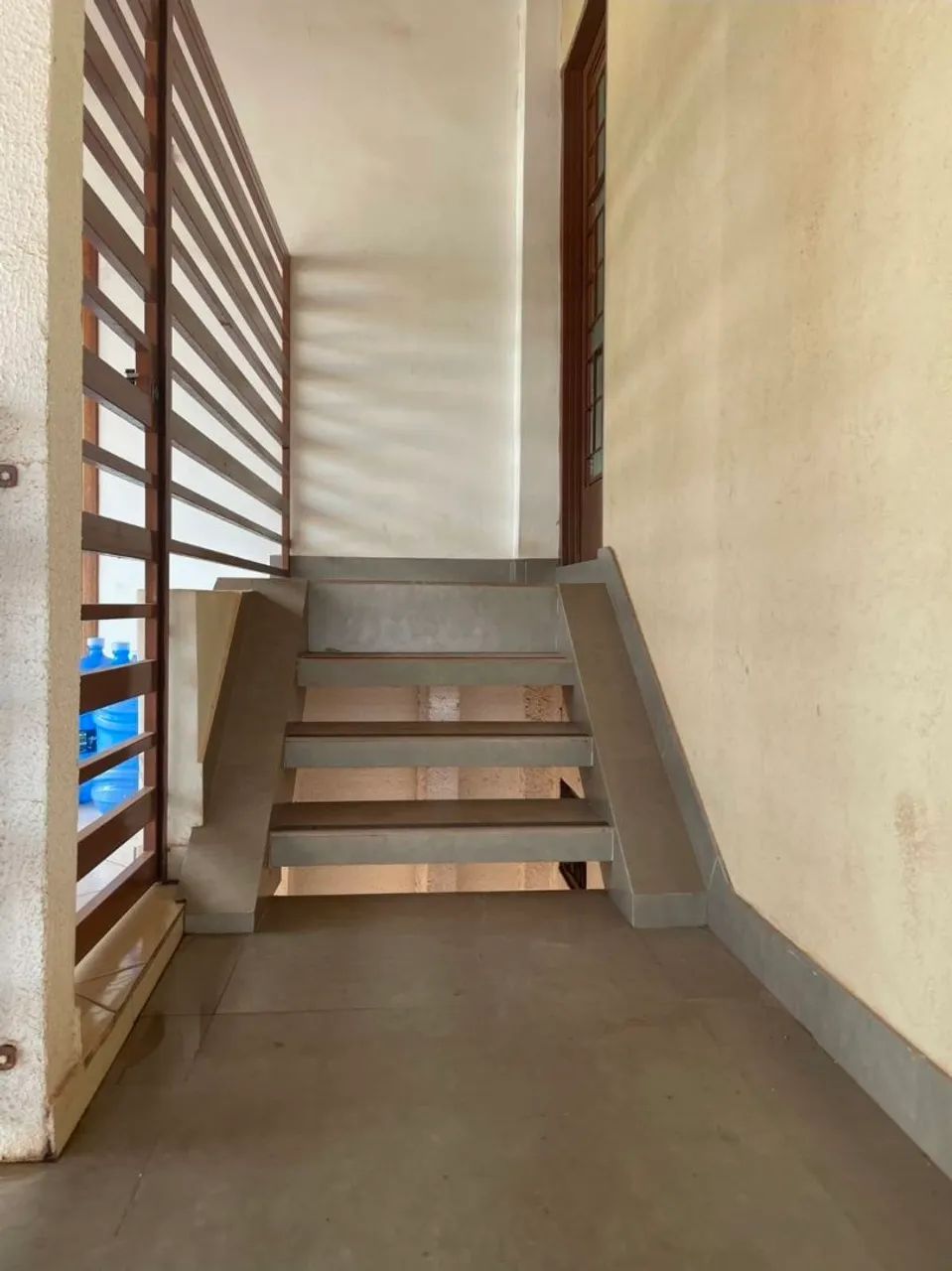 ALUGA-SE APARTAMENTO COM 02 QUARTOS NO CPA 3 CEL: * - Foto 3