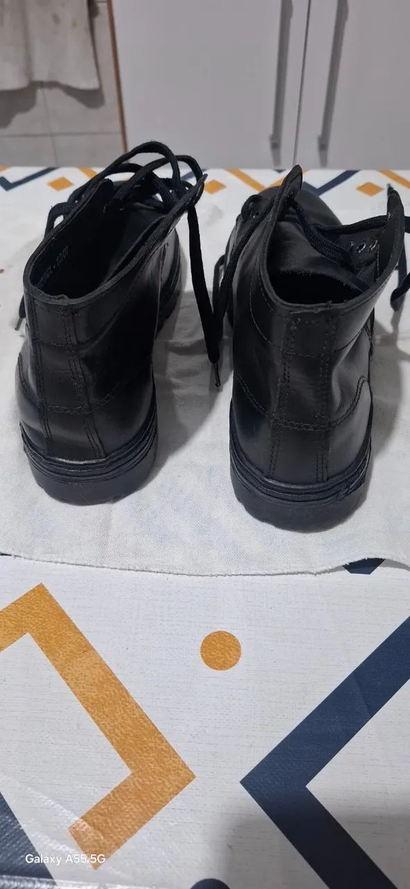Bota Cano Médio de Couro - Foto 4