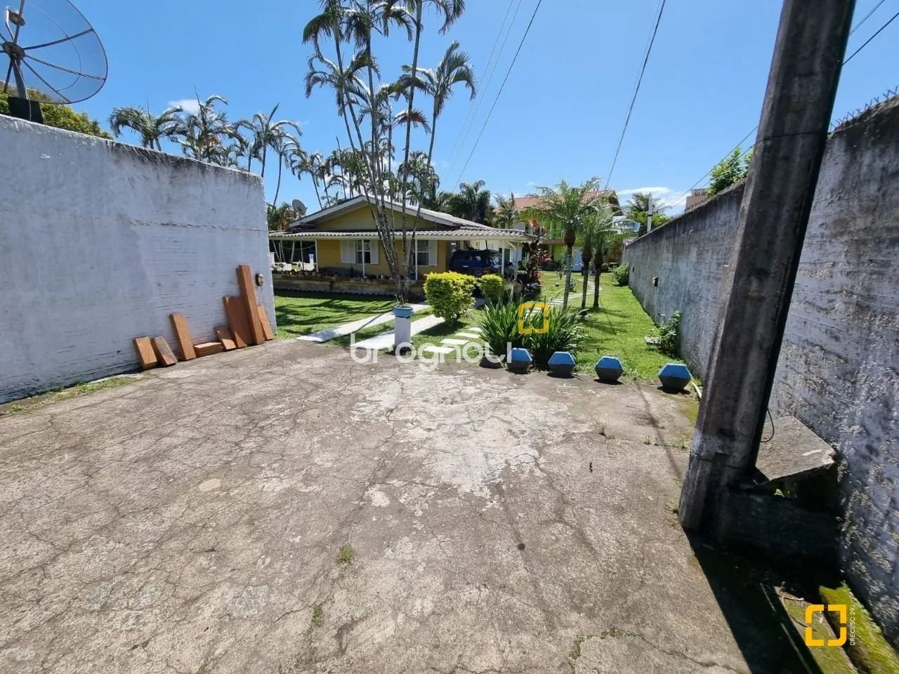 Pousada na Barra da Lagoa com amplo terreno próximo ao mar e canal. - Foto 4