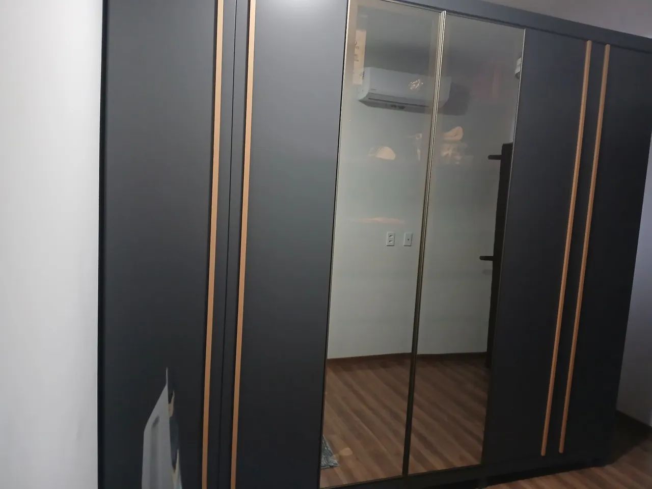 Guarda Roupa Semi novo. 