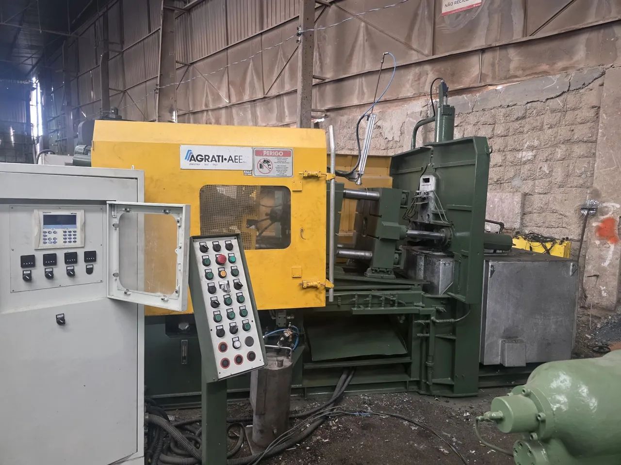 injetora para zamack Agrati 125 ton.