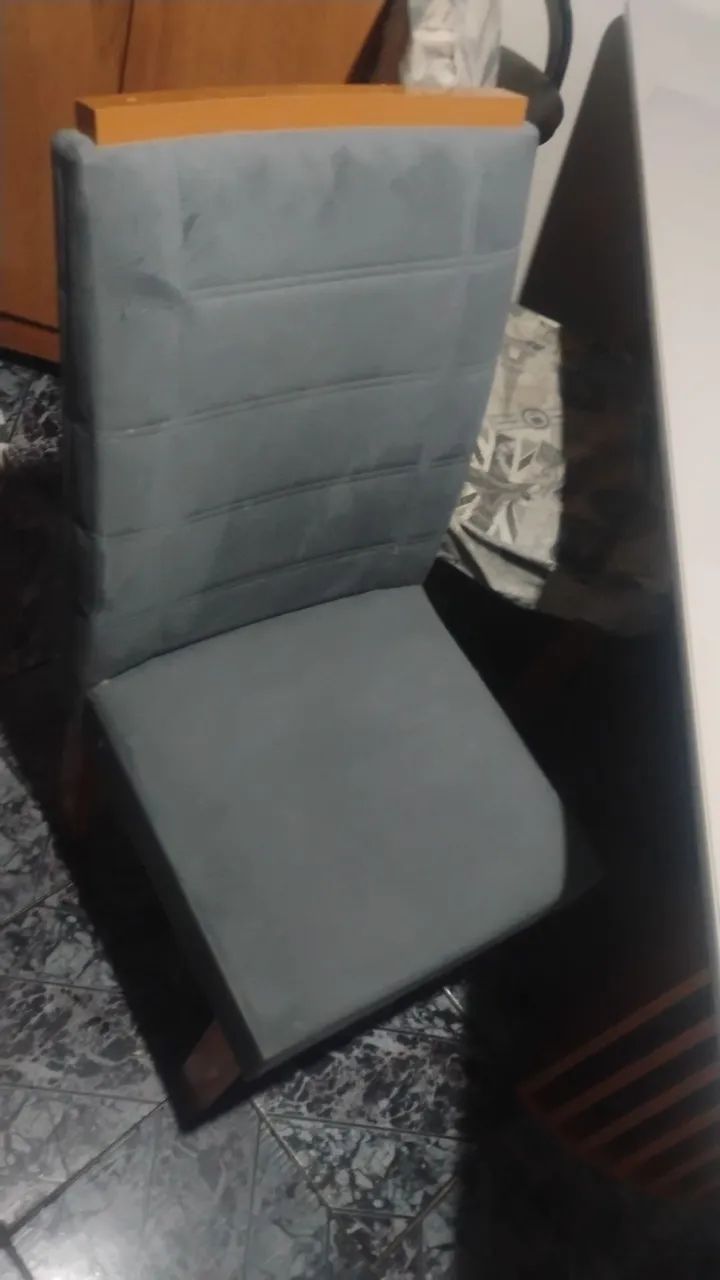 Vendo mesa  com seis cadeiras e um microonda - Foto 3