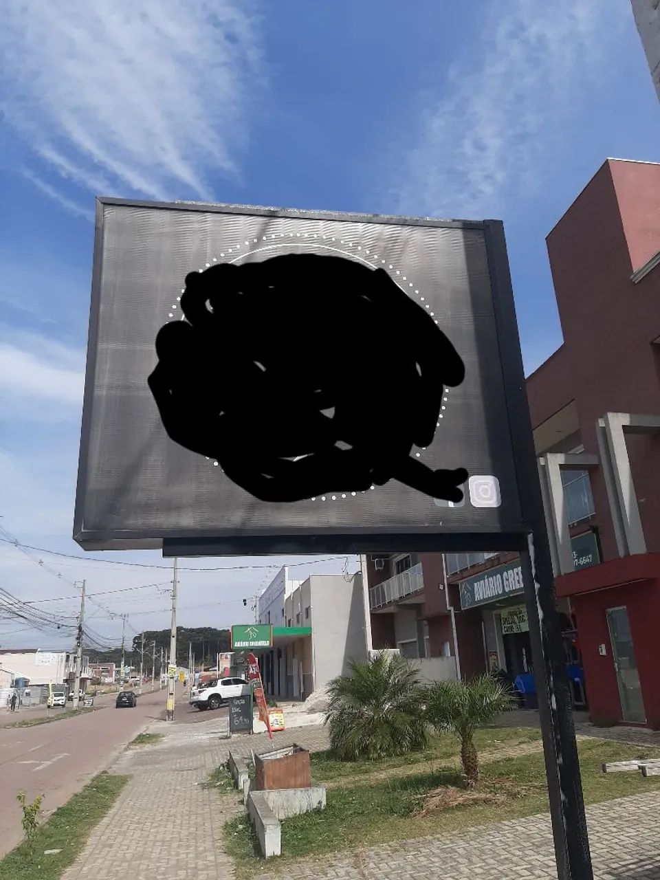 Placa para fachada com iluminação 