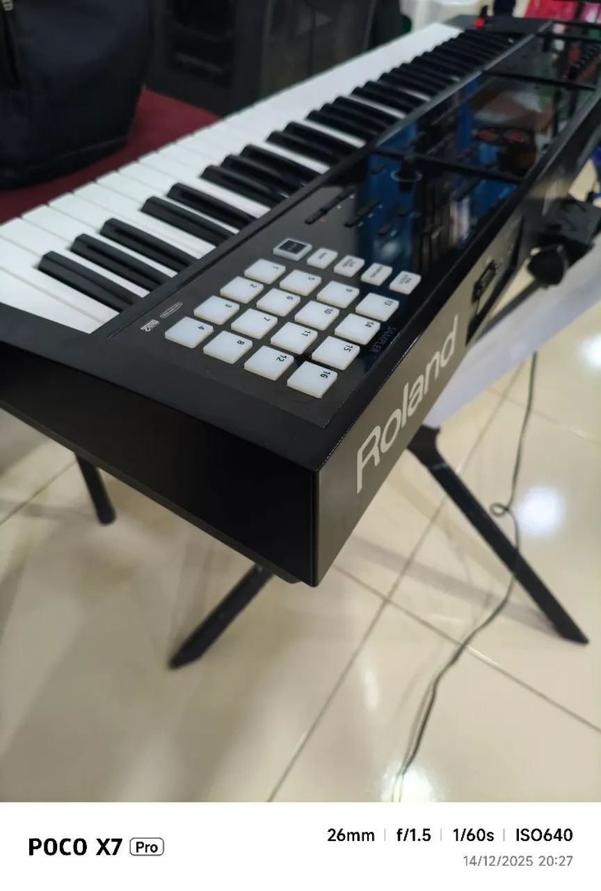 Teclado roland FA 06