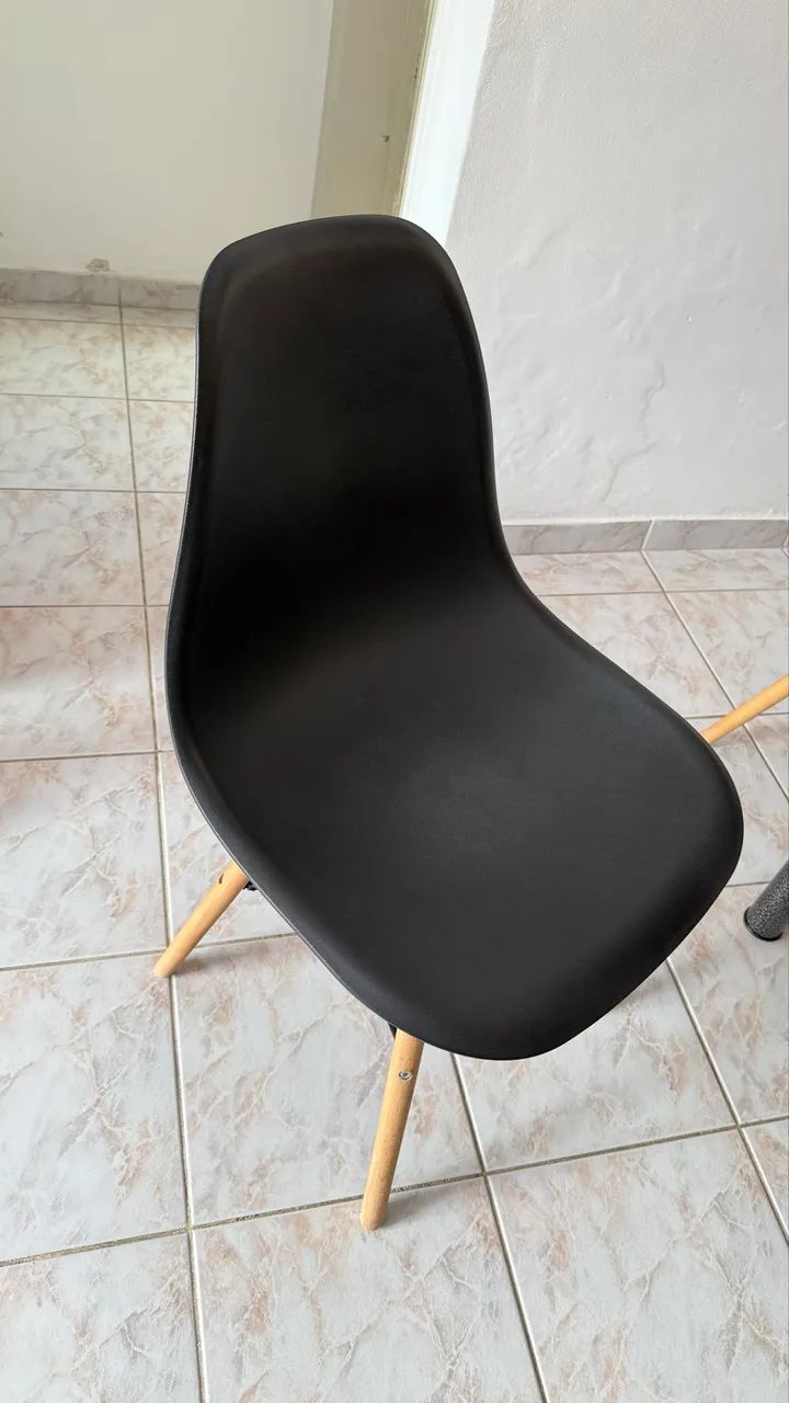 Mesa de mármore com 4 cadeiras Hermes pretas  - Foto 2