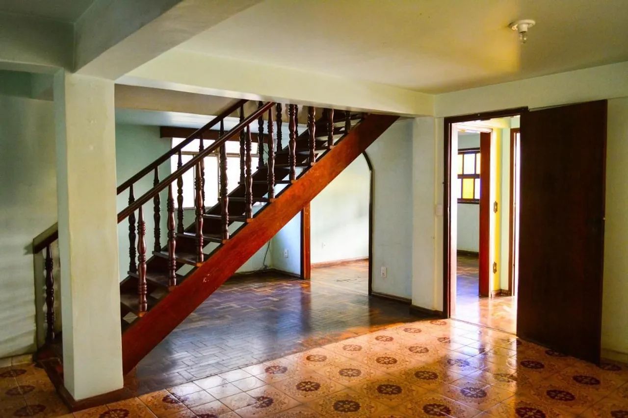 Casa à Venda - São Lucas, 5 Quartos, 350 m2
