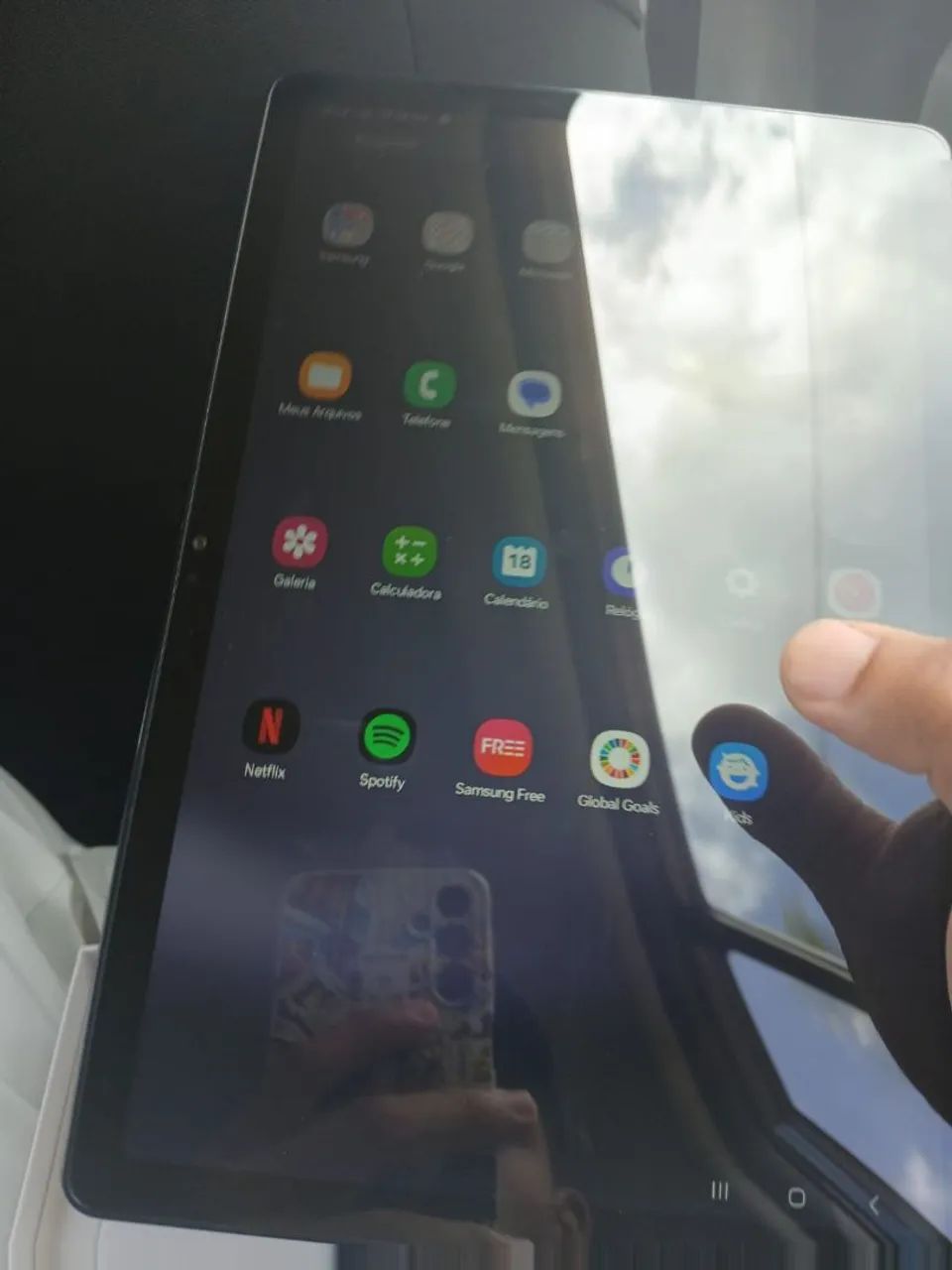 Tablet em perfeito estado. De único dono e usado somente 1 ano!