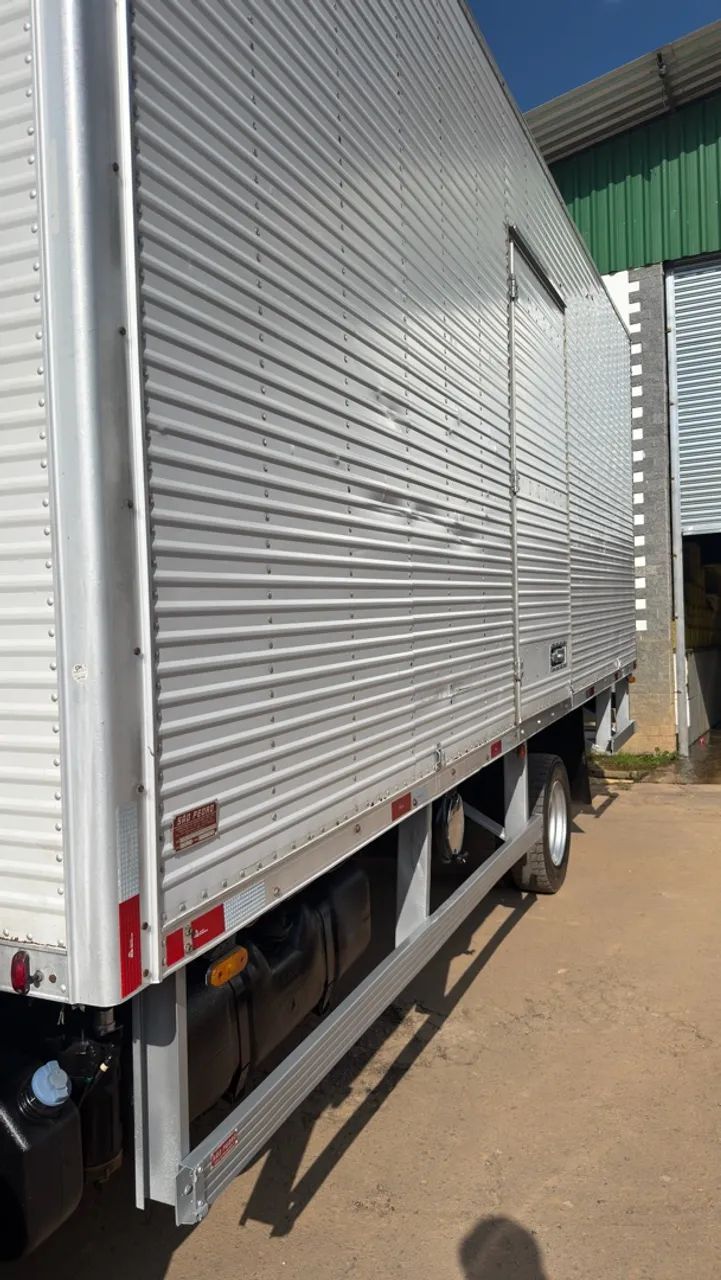 Accelo 815 bau - ano 2020 - Foto 4