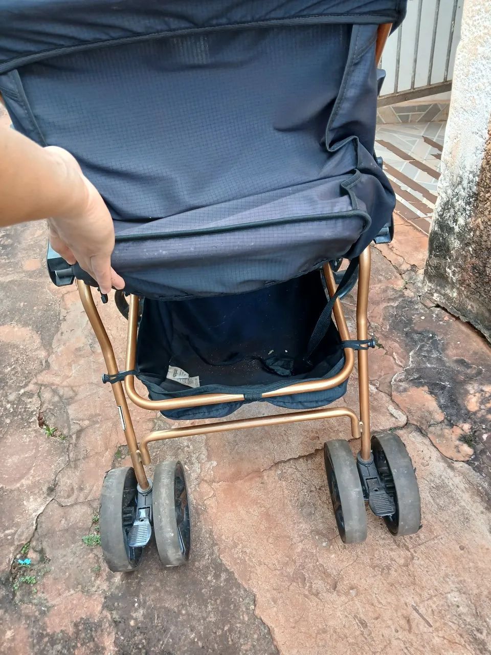 Vendo carrinho de bebê, Não entrego - Foto 4