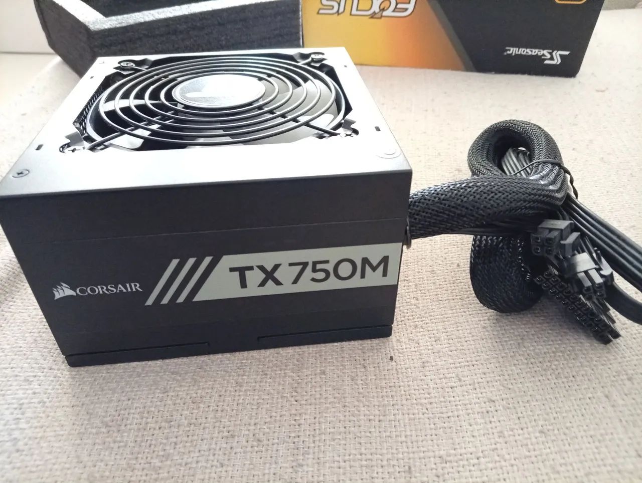Fonte Corsair TX 750M 80 Plus Gold modular