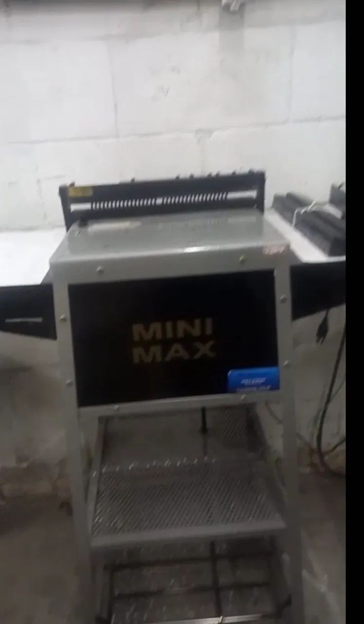Perfuradora de cadernos mini max