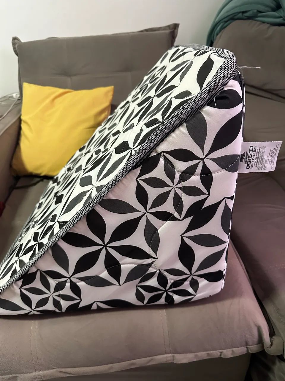 Encosto Triangular Pós-Operatório - Praticamente Novo - Foto 4