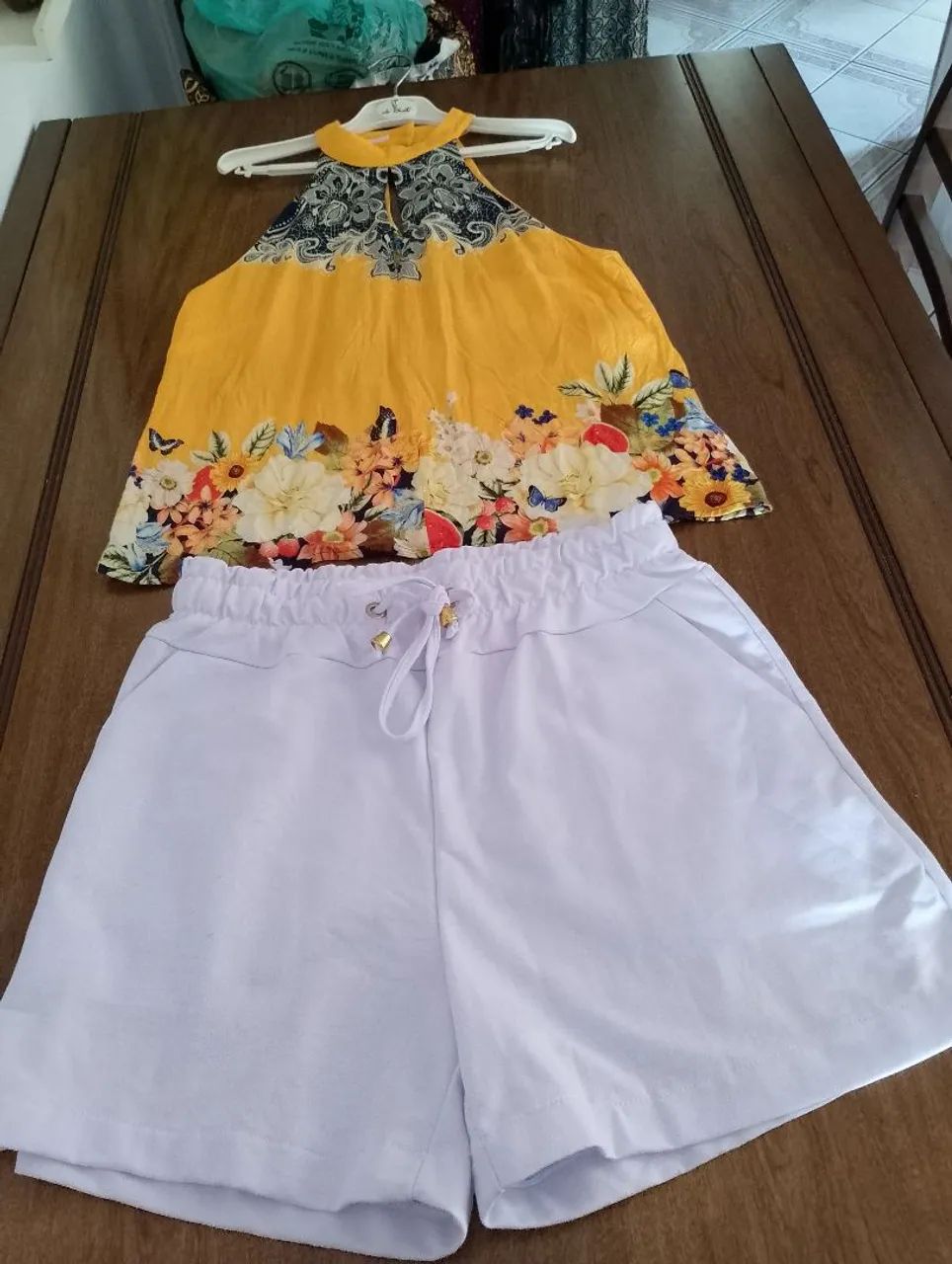 Short feminino e blusa 