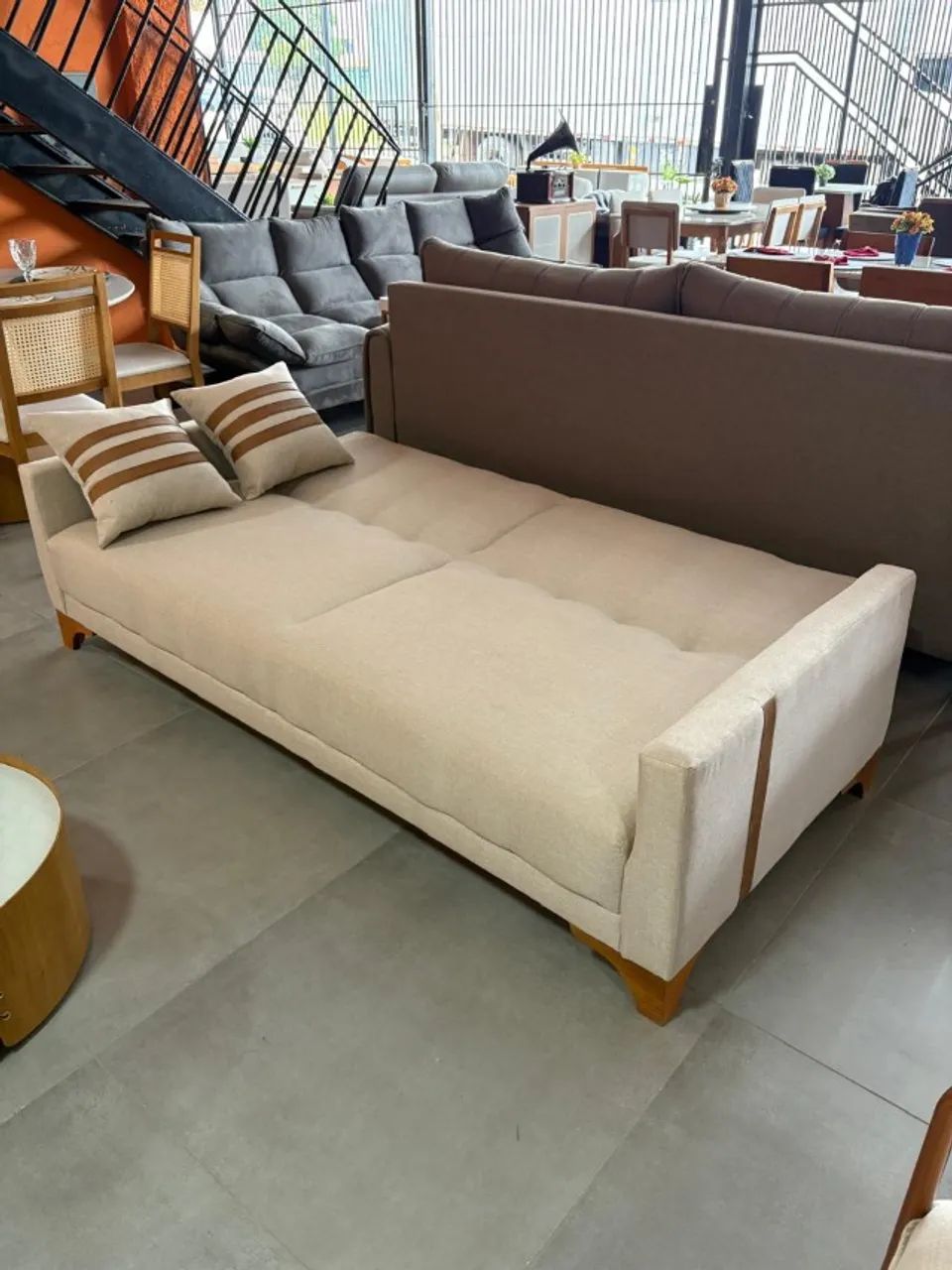 Sofá Cama Living 2.09MT Com Almofadas Pronta Entrega 65568128363267123