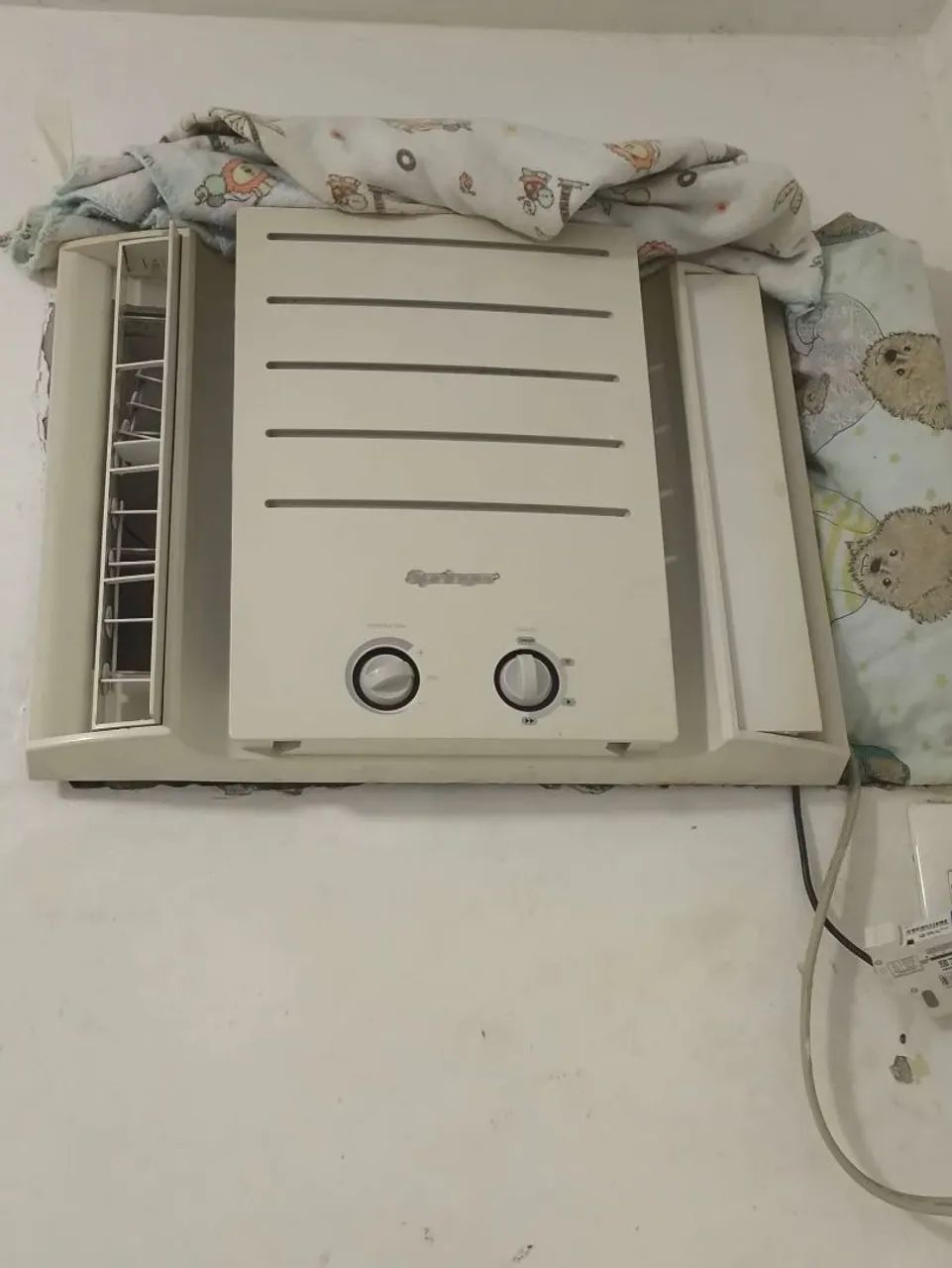 Ar condicionado 7.500 btus funcionando e higienizado