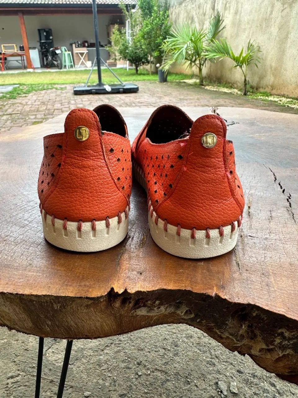 Tenis slip on couro Luz da Lua - tamanho 35 - Foto 4