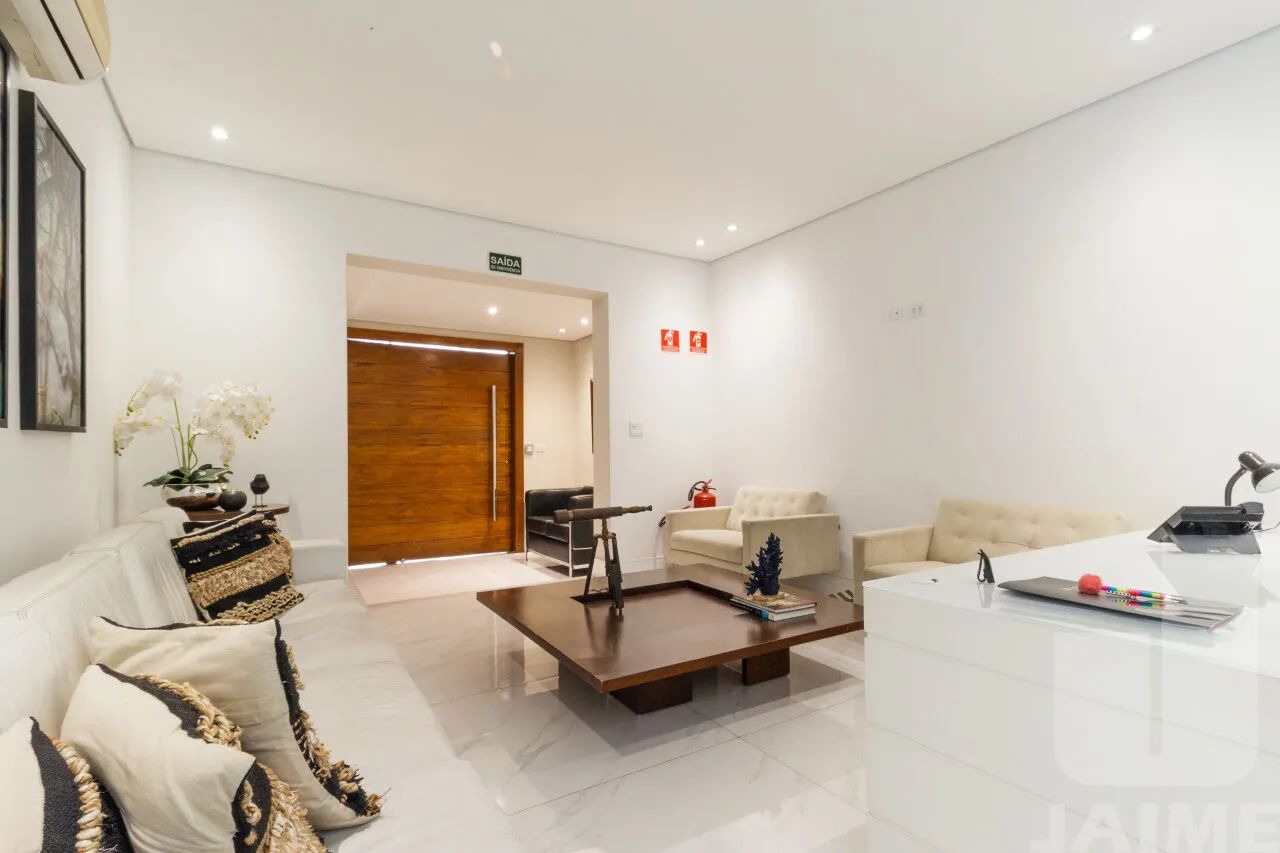 Casa Comercial com 10 salas e 8 vagas, 530 m2 em área nobre e sofisticada do bairro - Paca