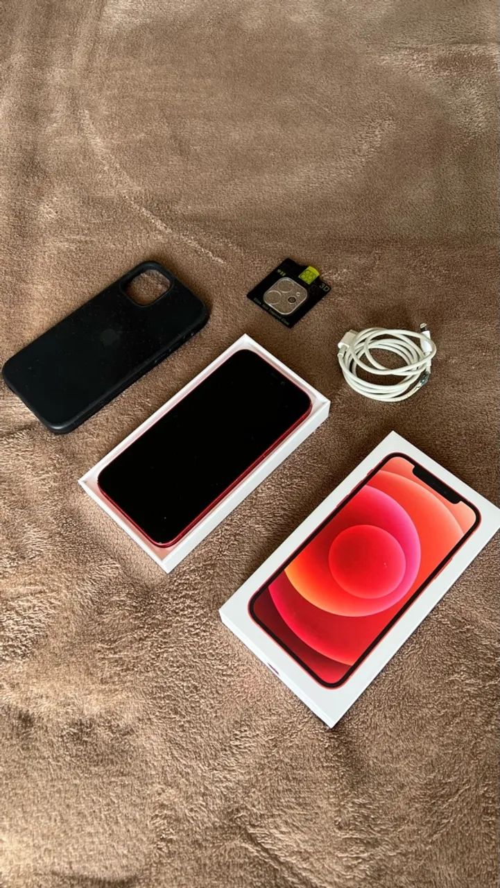 iPhone 12 vermelho, 256GB. Espaço de sobra pra fotos, vídeos e