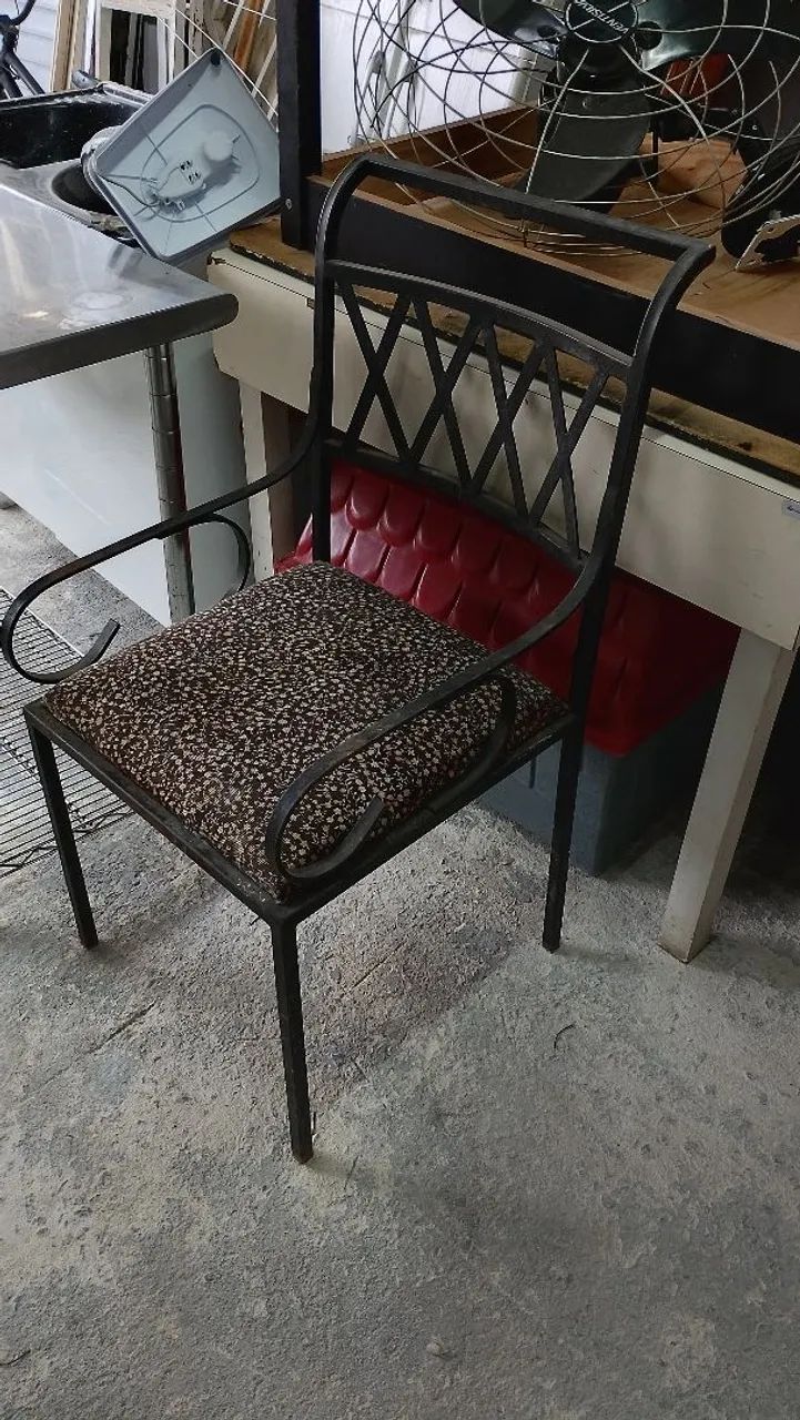 Cadeira de ferro entrego 