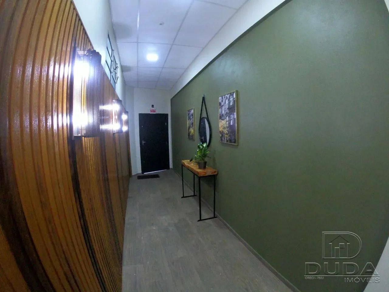 na avenida principal de cidade - Foto 3