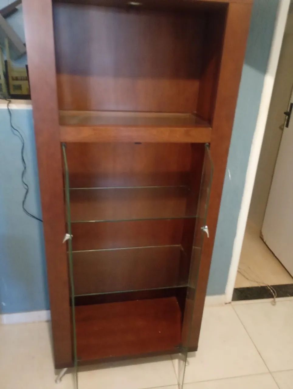 Móvel tipo cristaleira 